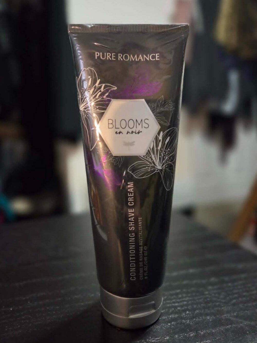 Blooms en Noir, Conditioning shave cream